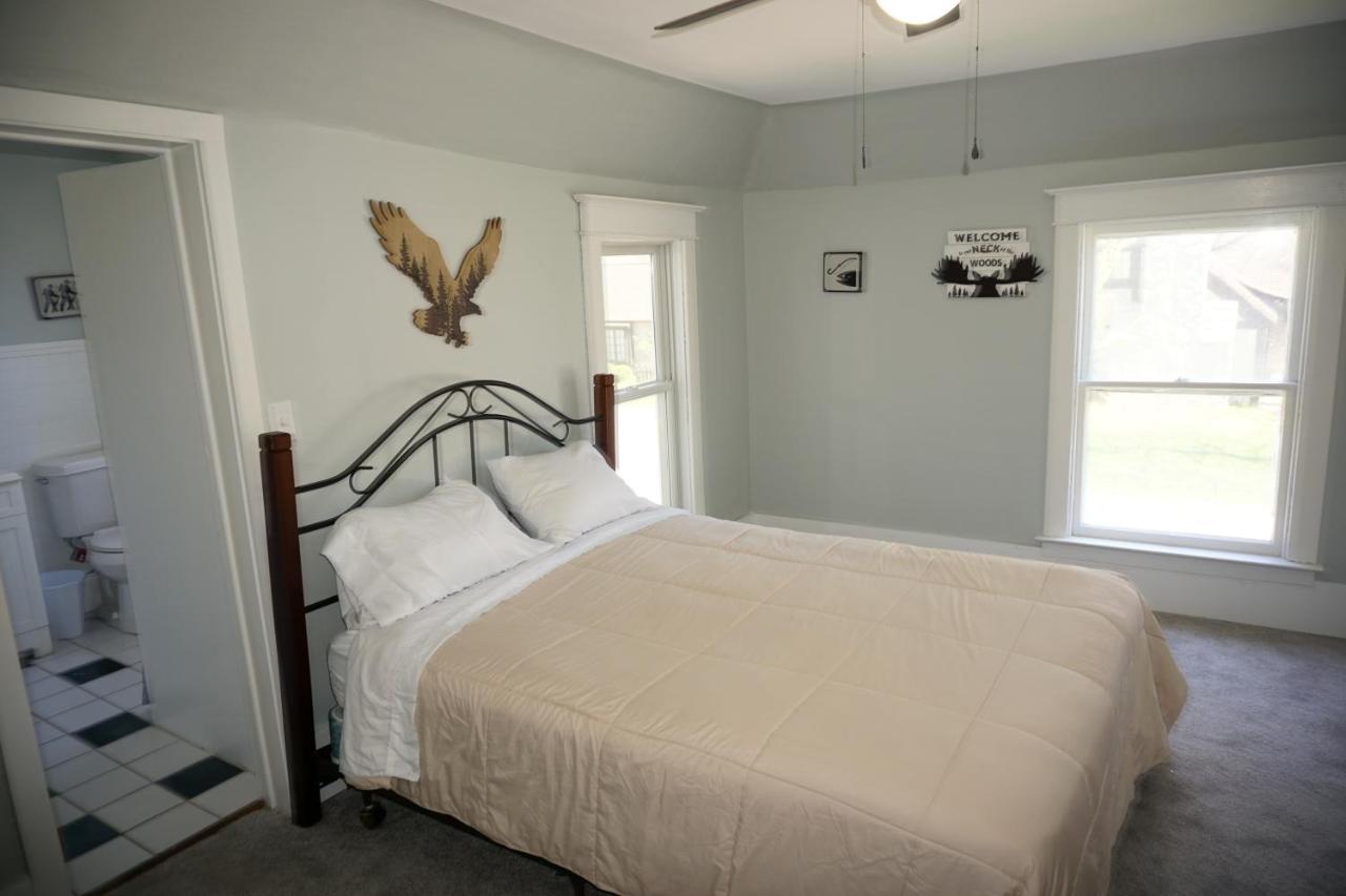 Charlevoix House - The Northside Bed & Breakfast Екстериор снимка