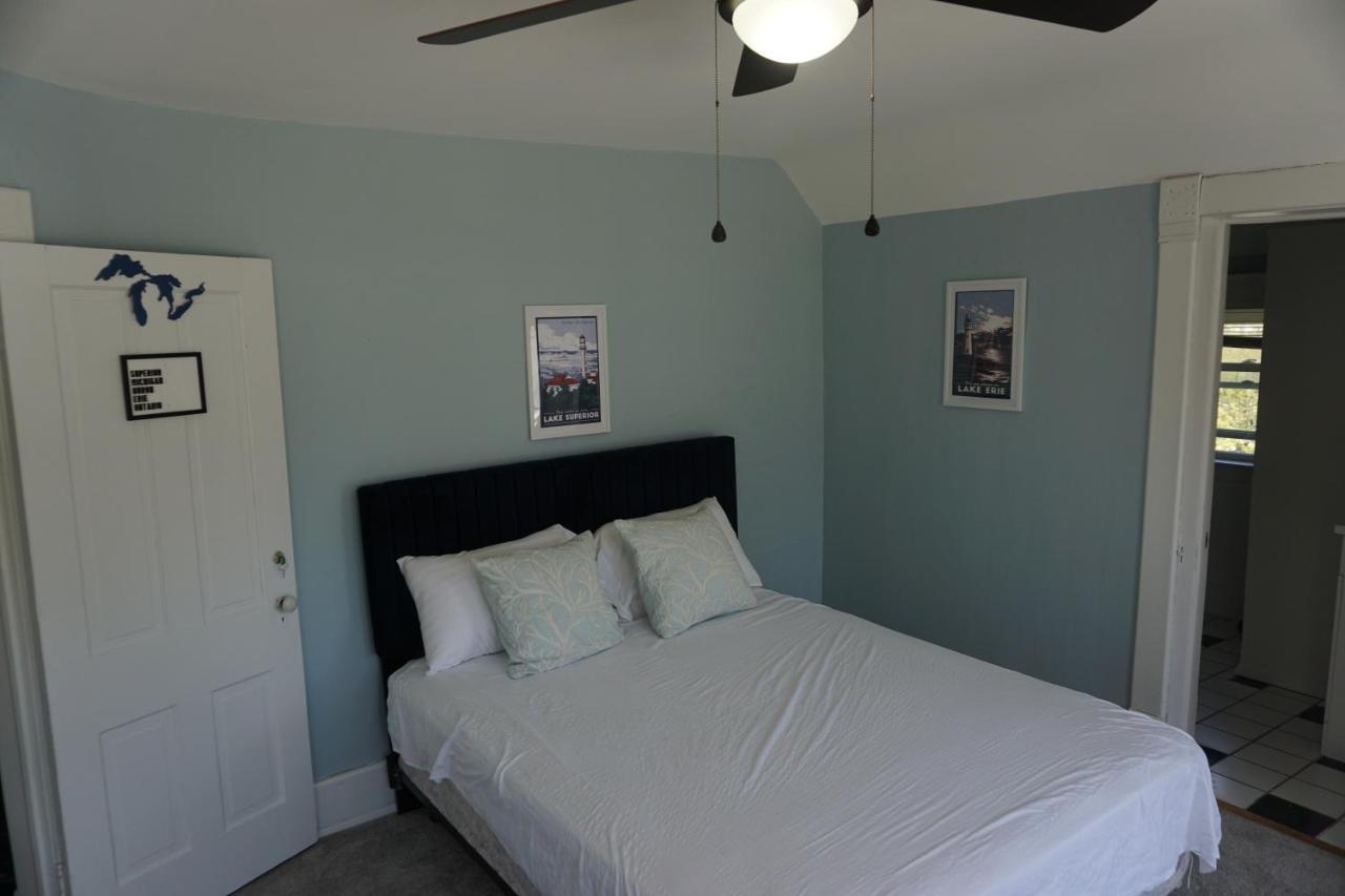 Charlevoix House - The Northside Bed & Breakfast Екстериор снимка
