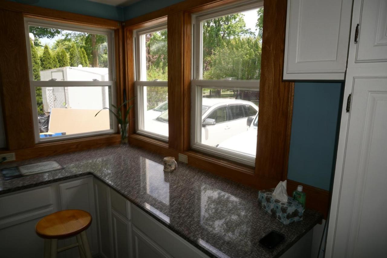 Charlevoix House - The Northside Bed & Breakfast Екстериор снимка