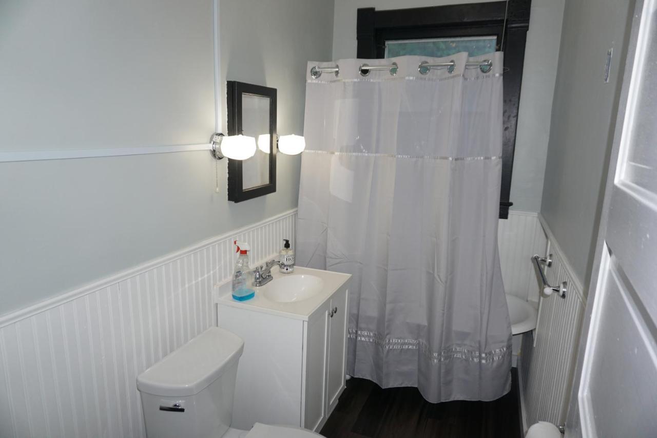 Charlevoix House - The Northside Bed & Breakfast Екстериор снимка