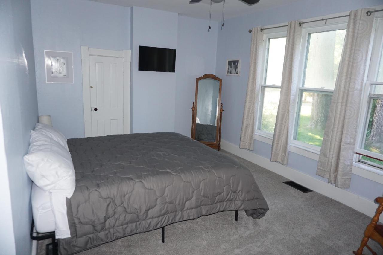 Charlevoix House - The Northside Bed & Breakfast Екстериор снимка