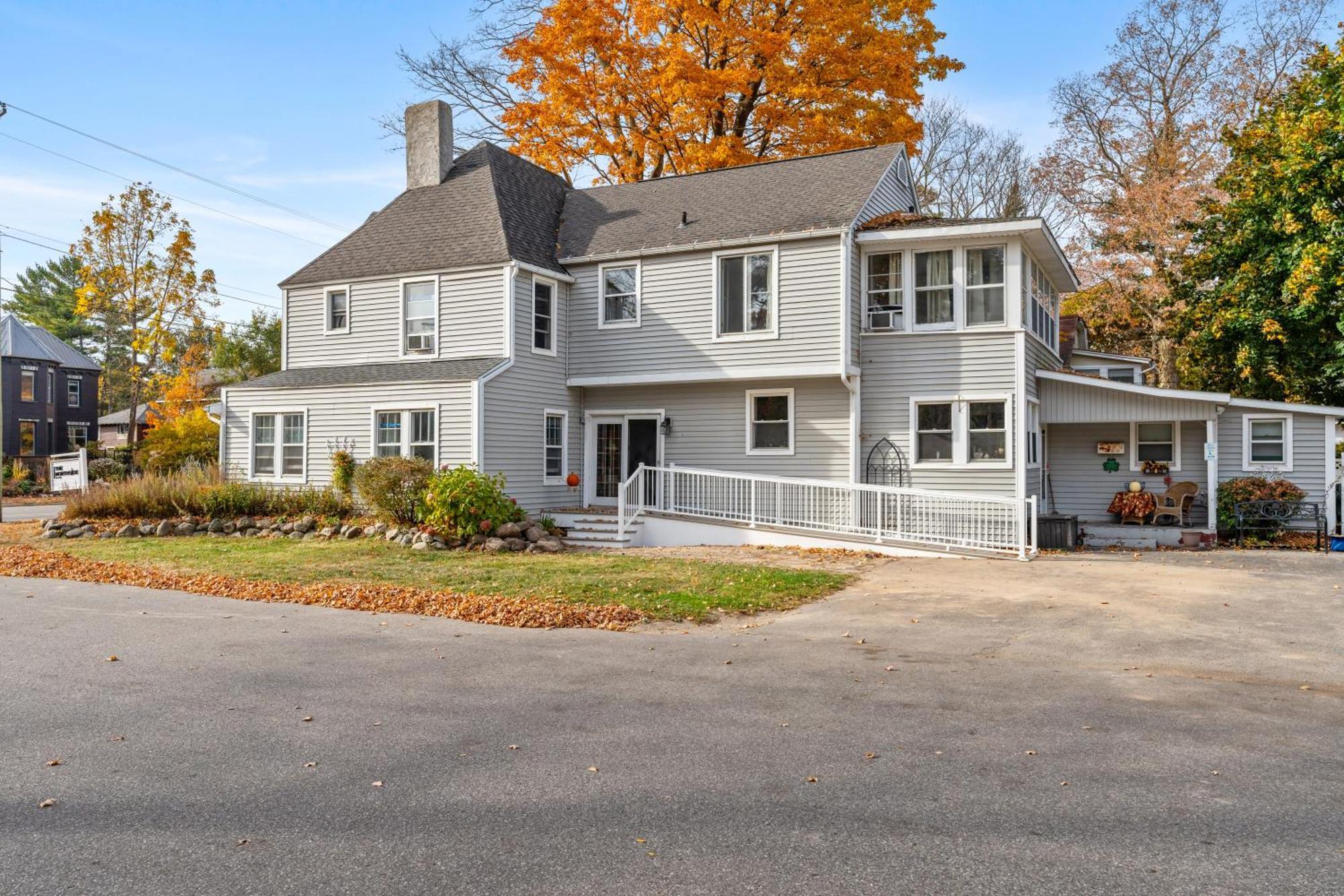 Charlevoix House - The Northside Bed & Breakfast Екстериор снимка